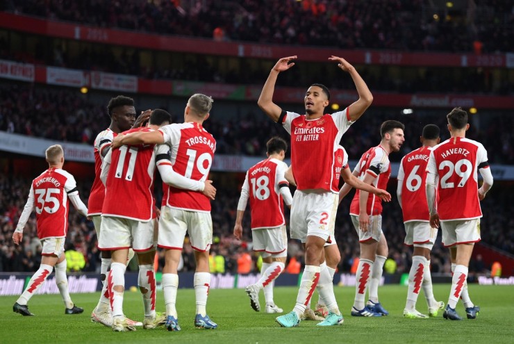 Arsenal cán mốc 1.000 bàn tại sân Emirates