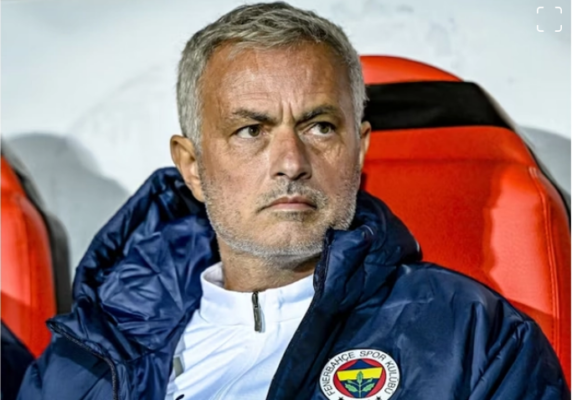 Fenerbahce của Mourinho đang hơn MU 2 điểm tại Europa League mùa này.